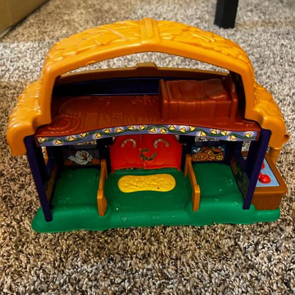 Fisher-Price Little People Halloween Pumpkin Party (NWT) - Picture 6 of 7